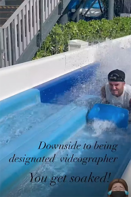 Виктория и Дэвид Бекхэм провели время с дочерью Харпер в аквапарке Виктория и Дэвид Бекхэм провели время с дочерью Харпер в аквапарке Звездные пары