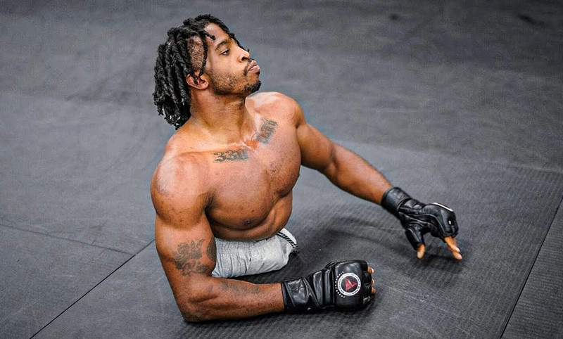 Зайон Кларк: как парень без ног стал профессиональным борцом