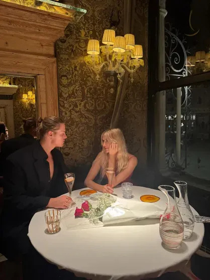 Елена Перминова намекнула на помолвку с бойфрендом Тарасом Романовым Перминова, ПерминоваЕлена, кольцо, Тарас, кольцом, пальце, Лебедевым, соцсетях, РомановЕлена, безымянном, просто, вполне, инфлюенсером, предложение, модель, сделал, всётаки, начал, возможно, возлюбленной