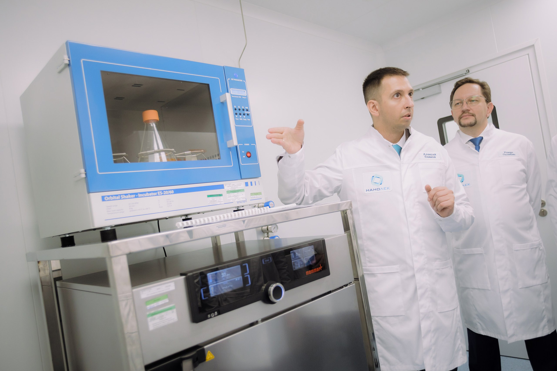 Алексей Екимов во время экскурсии