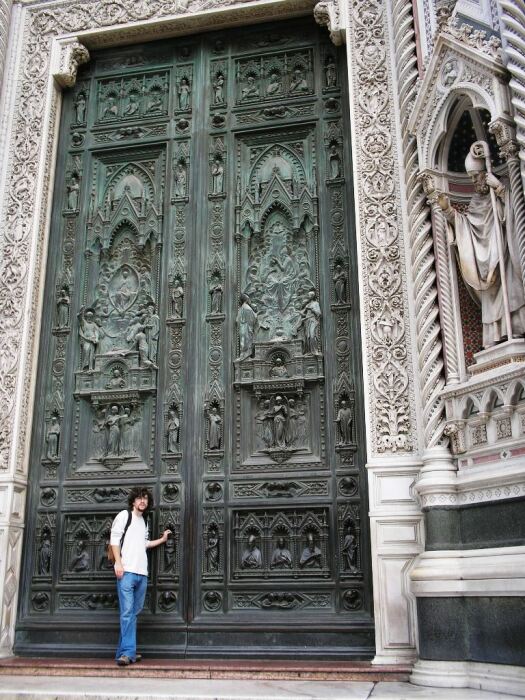 Огромные двери были модными /Фото:lorien22.livejournal.com