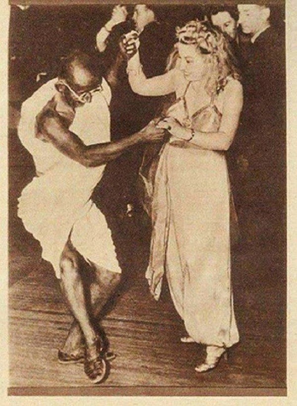Танцующий Махатма Ганди история, редкие, фото