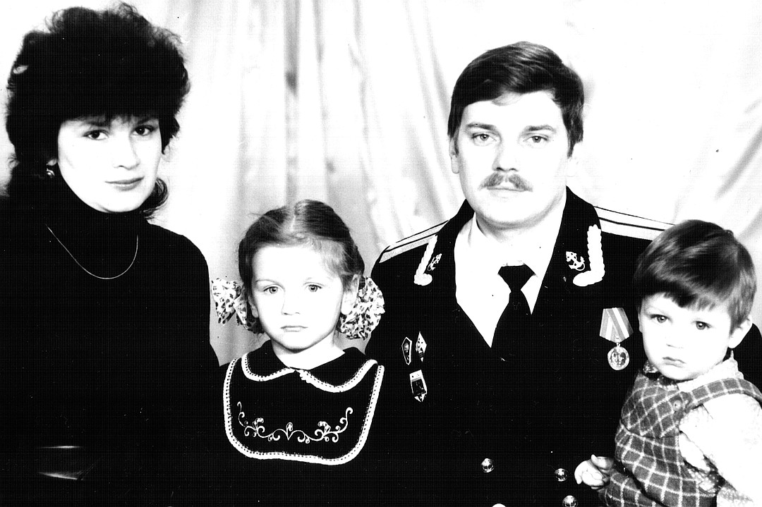 Еще будучи студенткой и курсантом, Исаенко завели двоих детей. Фото: Из семейного архива 