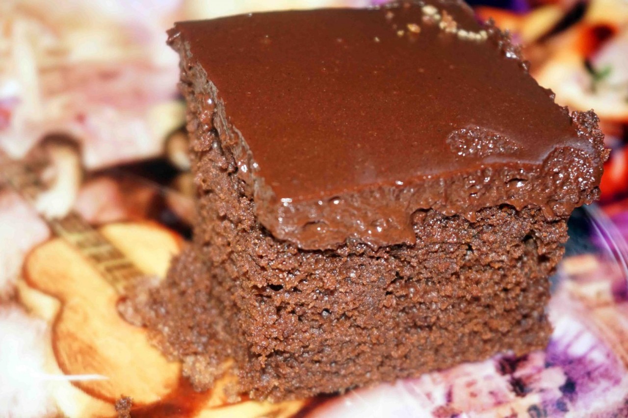 Просто шоколадка. Шоколадные пирожные. Простые шоколадные пирожные. Пирожное из какао. Пирожные нарезные шоколадные простые.