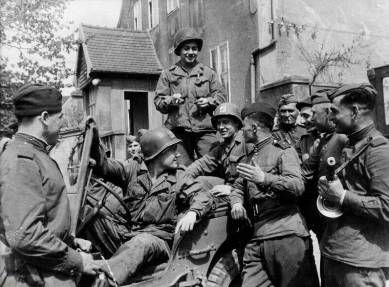 «Как вести себя с русскими?». Выдержки из американского карманного справочника 1944 года