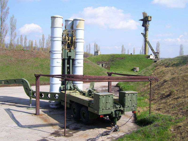 Основа наземного сегмента ПВО РФ в 1990-е годы. ЗРС С-300ПТ, С-300ПС и С-300ПМ оружие