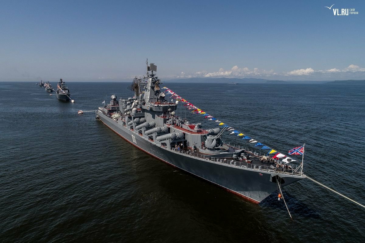 Строй кораблей на параде ВМФ Источник "voskhodinfo.su"