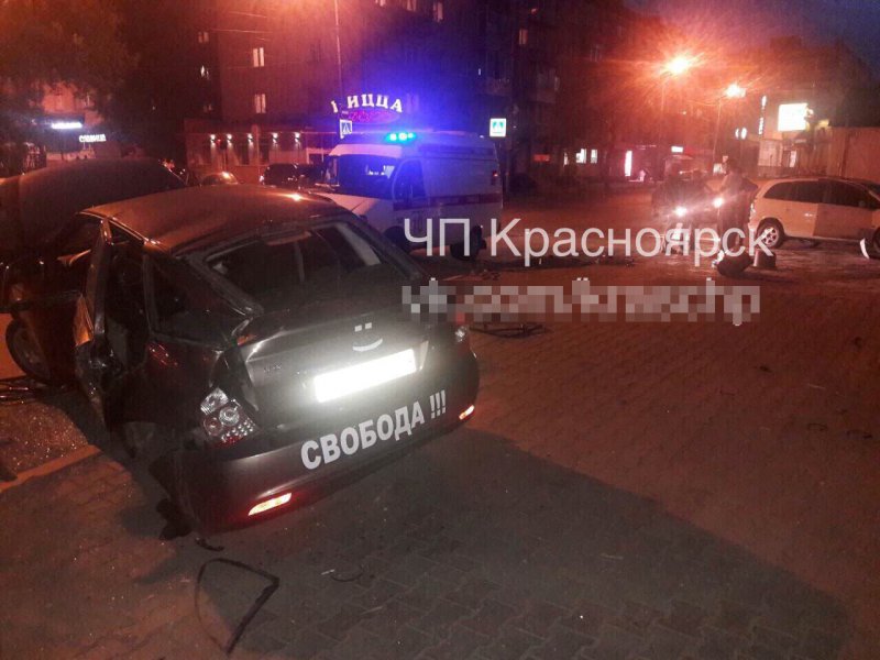 Виновник аварии управлял авто в состоянии алкогольного опьянения. Алкотестер показал 0.71 промилле. Кроме того, он был лишен прав. авария, авто авария, дтп, лада, прикол, пьяный, пьяный за рулем, развод