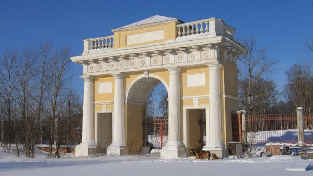 Ворота на въезде в усадьбу Гребнево