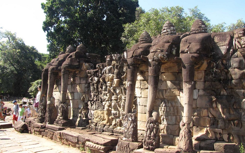 Ангкор — достояние Камбоджи можно, четыре, через, западные, храмов, территории, империи, осмотр, Прокаженного, минут, туристов, главное, храма, кхмеров, Ангкор, около, которые, столицы, ворота, террас
