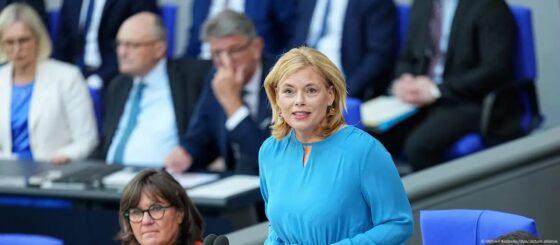 нет радужным флагам одна женщина против бундестага