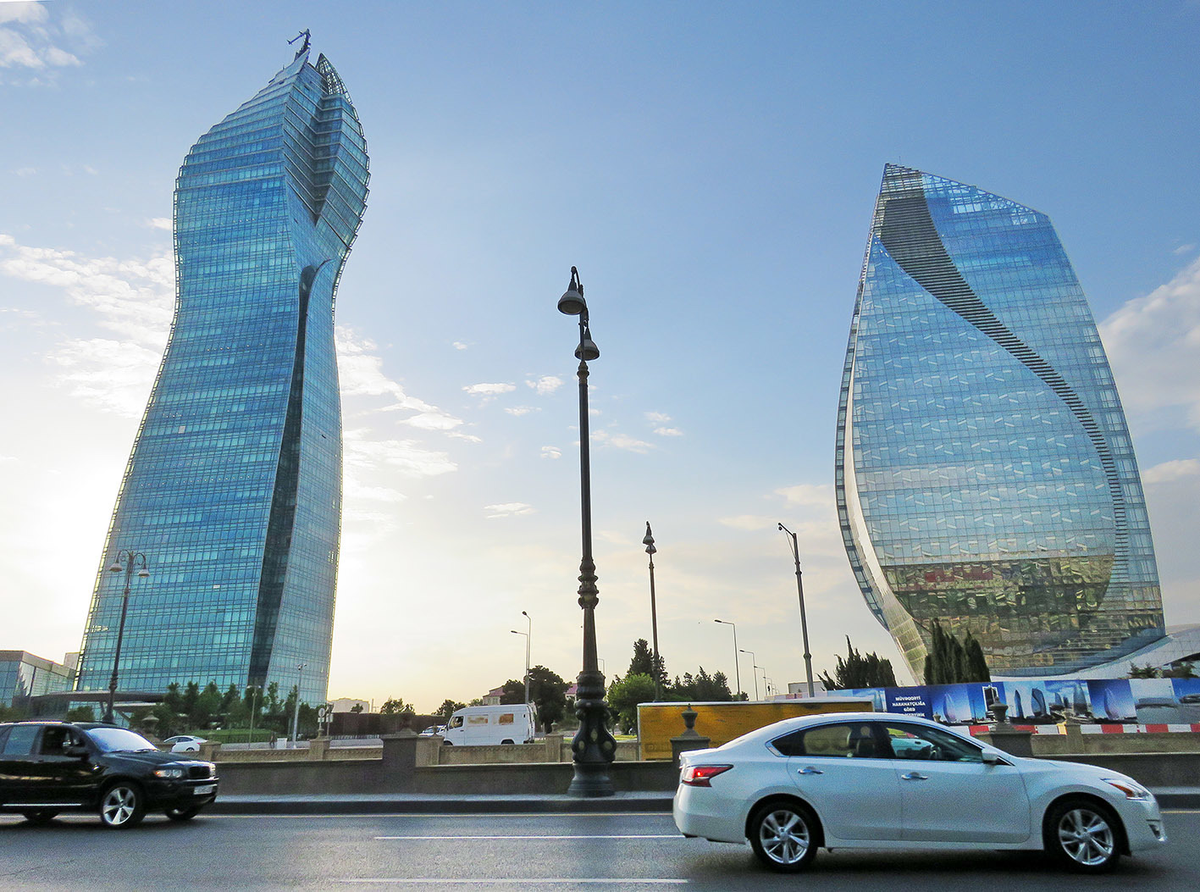 Проспект Алиева. Как строится страна, экономика которой росла на 37% в год?