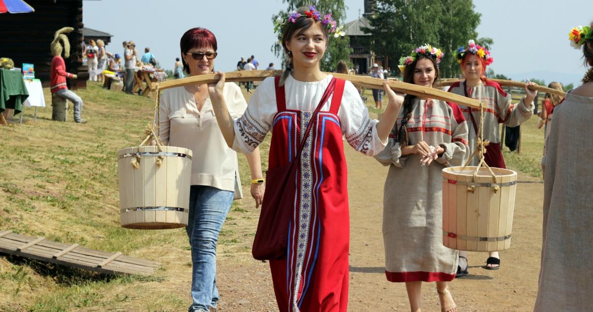 Братск народные. Ангарская деревня праздник. Праздник в Ангарской деревне Братск. Праздник молодой картошки. Традиционные праздники в Братске.