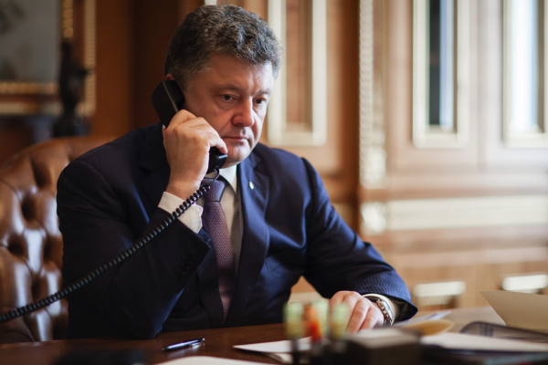 В Киеве раскрыли подробности тайных звонков Порошенко Путину