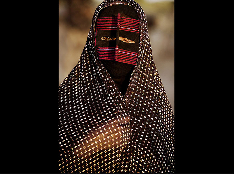 17 фото иранских женщин в традиционных масках, и откуда пошла эта традиция маски, масок, детей, носит, женщин, появились, которой, залива, снова, Персидского, популярны, Остовар, издалека, женщины, несколько, ношения, жителей, только, маску, отказываются