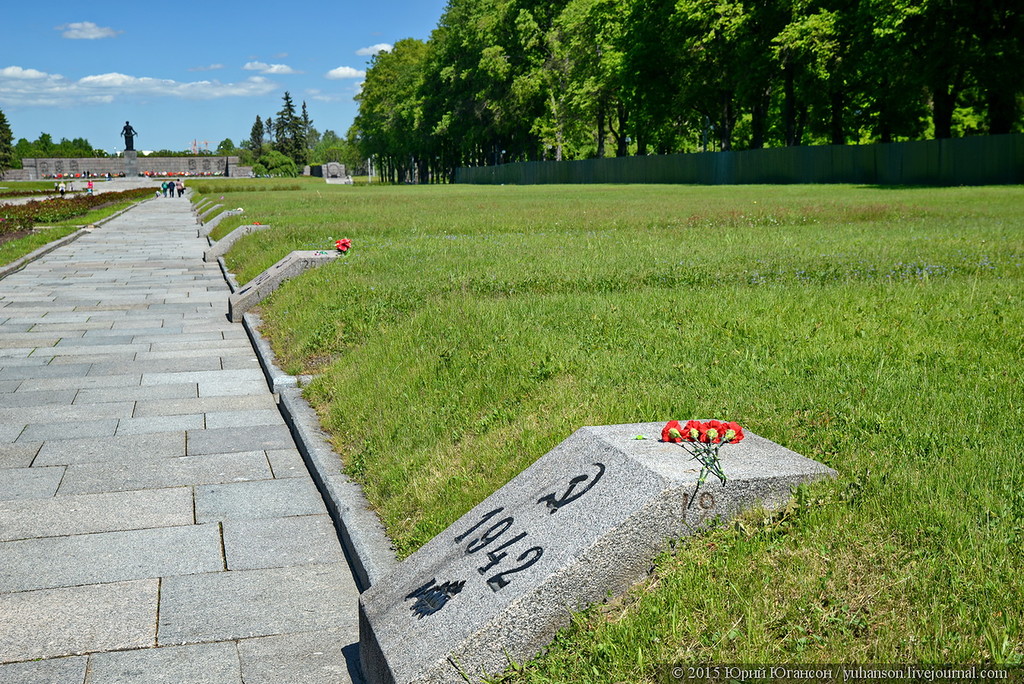 Пискаревское кладбище похоронено
