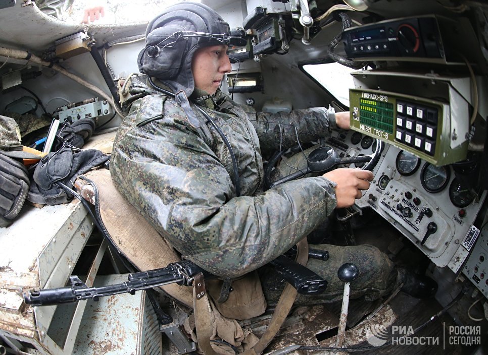 Командир боевой машины. Кабина мехвода БМП 2. Механик водитель БМП 2. Место механика водителя БМП 2. Наводчик БМП 2.