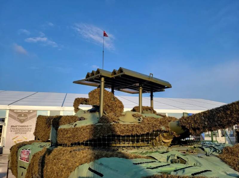 Уже и на выставку попали: танки с антидроновыми козырьками на форуме «Армия-2023» оружие,танк
