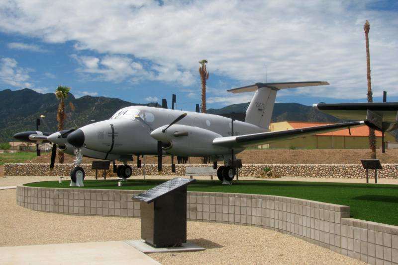 Самолеты радиотехнической разведки Beechcraft RC-12 Guardrail Самолеты радиотехнической разведки Beechcraft RC-12 Guardrail ввс