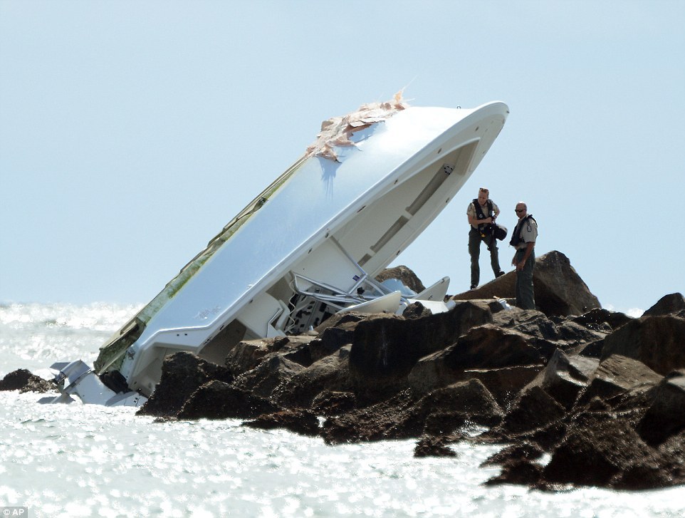 38c9371200000578-0-overturned_the_boat_overturned_in_the_crash_at_south_point_park_-a-66_1474863201272