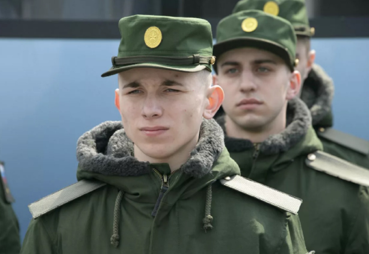 Армейские фото. Солдат армии РФ срочники. Солдат срочник. Форма Российской армии. Осенний призыв.