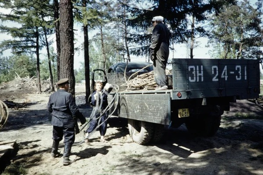 Теплые фотографии времен СССР с советскими автомобилями Теплые фотографии времен СССР с советскими автомобилями