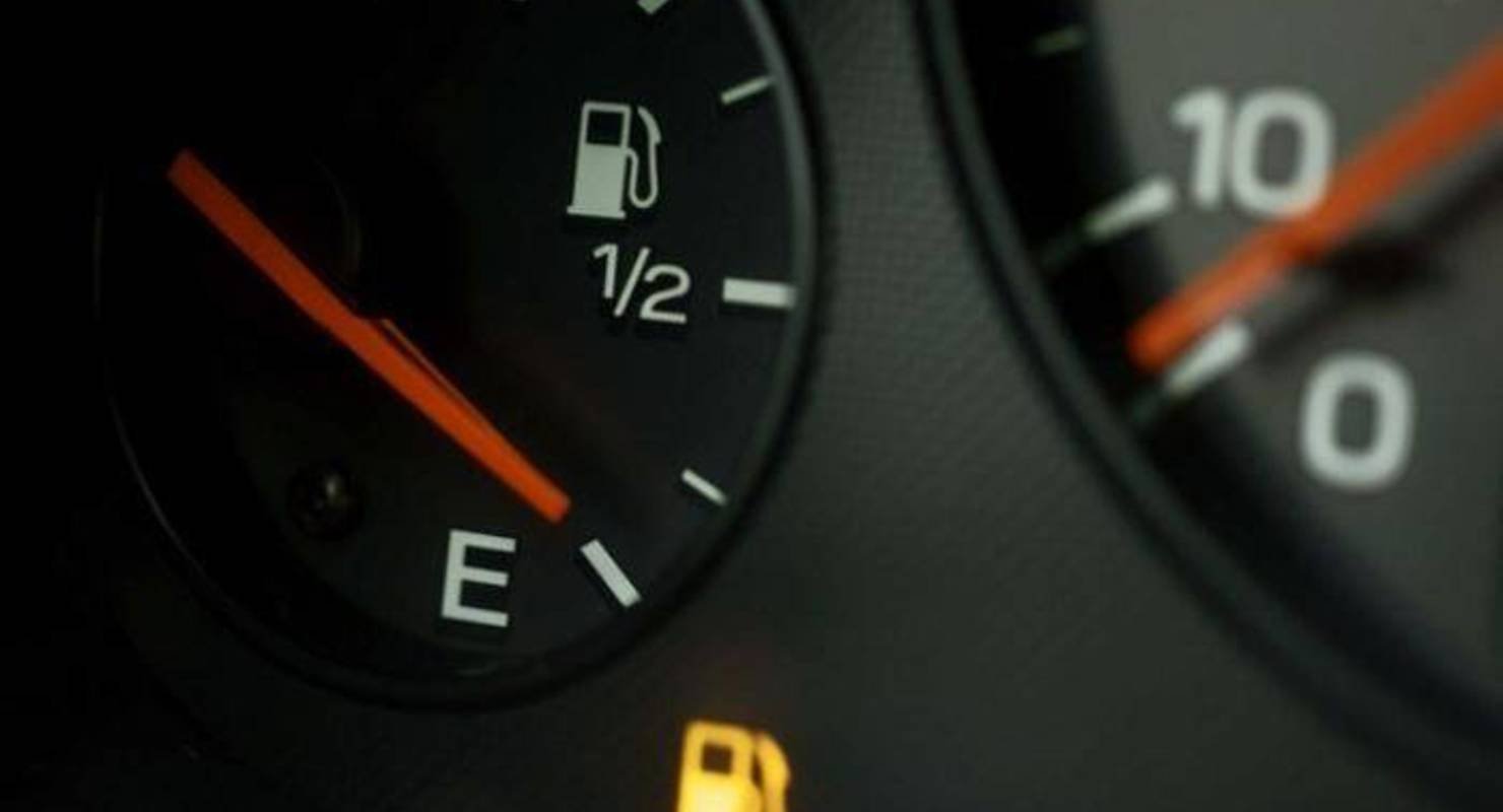 Пострадает ли бензонасос от частых поездок на «лампочке»