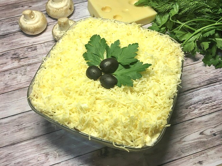 Грибной салатик с сыром и курицей!