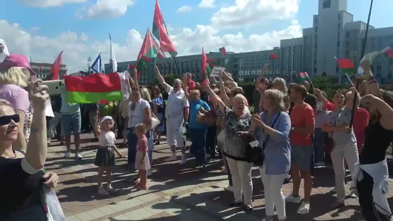 На акции в поддержку Лукашенко собралось несколько тысяч человек