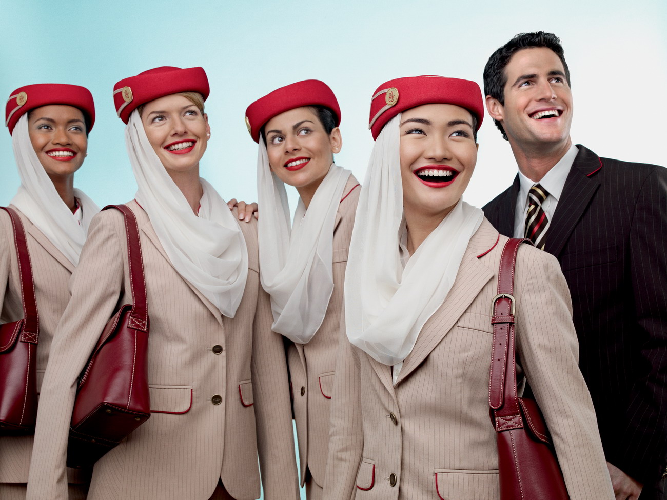 Самые красивые и стильные униформы стюардесс авиатур,страны