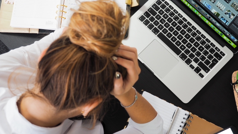 Провалившая поступление в университет на бюджет круглая отличница совершила суицид