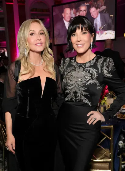 Дженнифер Лопес, София Вергара, Крис Дженнер и Эмбер Валлетта на благотворительном гала-концерте в Лос-Анджелесе платье, Дженнер, которая, Лопес, Суаре, Вергара, София, Дженнифер, Певица, Керри, Вашингтон, Ловато, чёрное, появилась, ЛопесДженнифер, ВергараСофия, ВашингтонКерри, ВашингтонЭмбер, ВергараКерри, ЛосАнджелесе