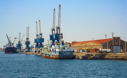 На фото: порт в гавани Порт-Судана