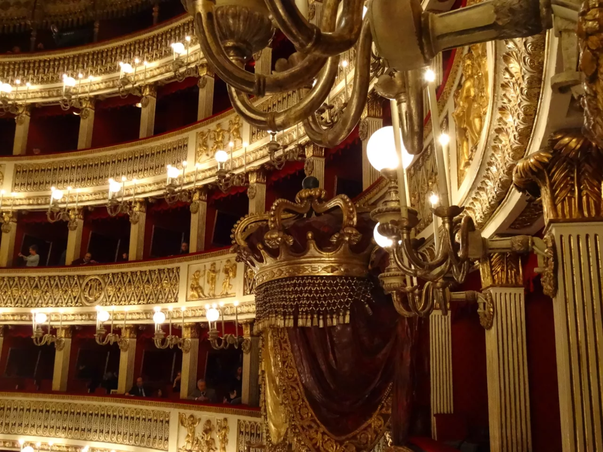 Оперный театр – гордость и достояние любого города.-9