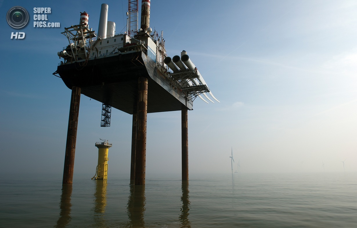 Ветряки в море 