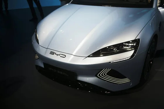 Китайский автопроизводитель BYD замедлил производство из-за падения спроса