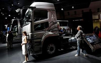 Daimler AG's FUSO Super Great truck is pictured at the 45th Tokyo Motor Show in Tokyo, Japan October 27, 2017. REUTERS/Kim Kyung-Hoon