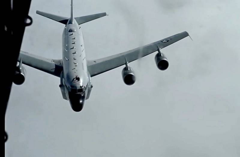 Американский разведчик в буквальном смысле наматывает круги вокруг Калининградской области