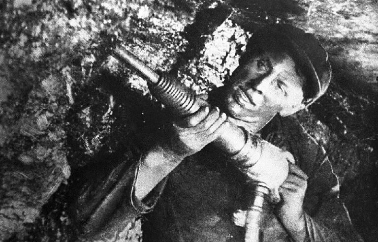 Как Сталин поступил с шахтёром Стахановым в Великую Отечественную 