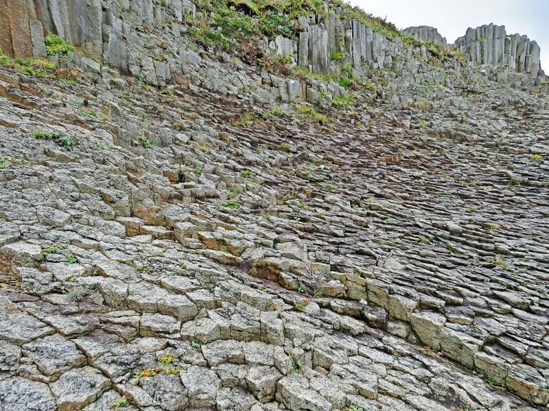 Кунашир: мыс Столбчатый Кунашир: мыс Столбчатый