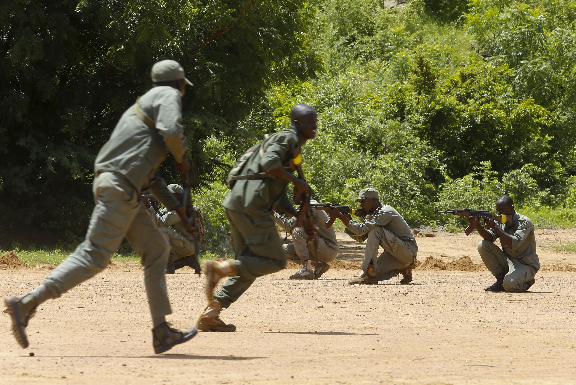 Российские дипломаты наградили высшее военное руководство Мали за вклад в развитие сотрудничества