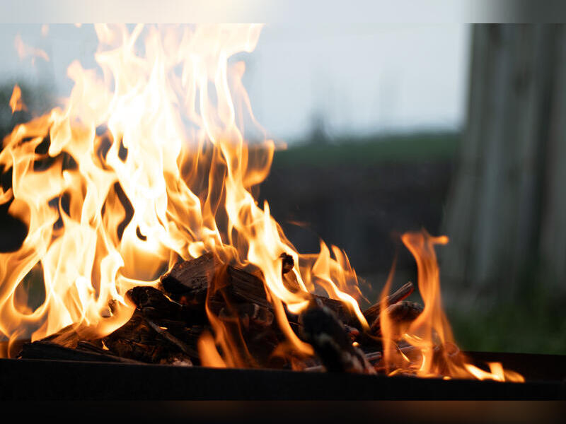 Стена и крыша гаража загрелись в Чите