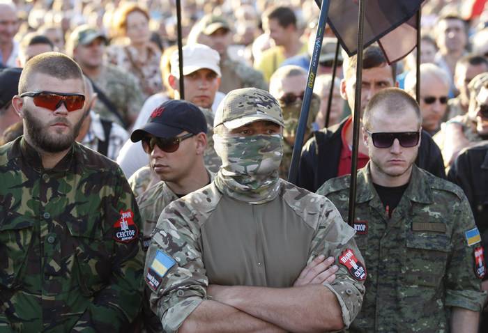 Украина культивирует безнаказанность: Радикалов поощряют к преступлениям в Донбассе