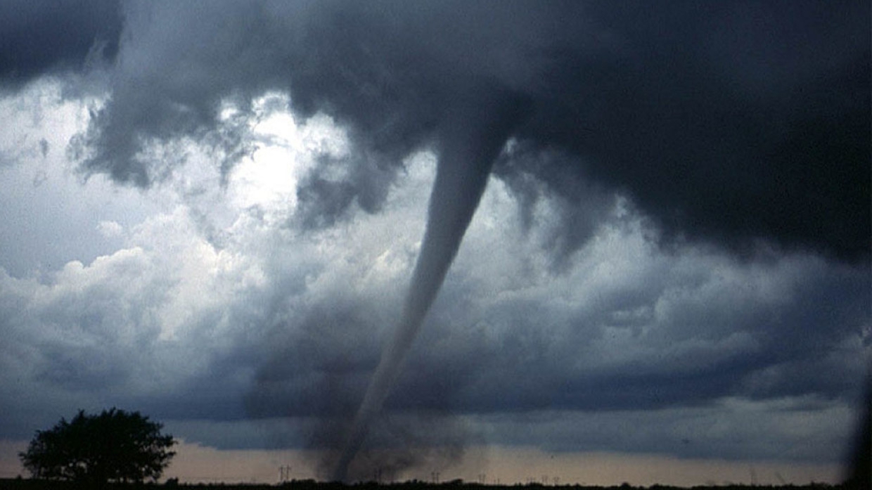 Мощный торнадо обрушился на север Германии