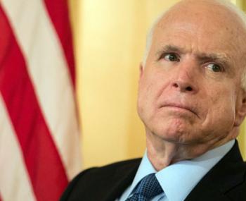 Маккейн пожалел россиян после звонка Трампа Путину Сенатор Маккейн назвал звонок Трампа Путину "оскорблением российского народа"