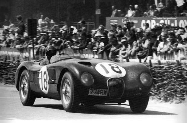 Как два англичанина с похмелья выиграли сложнейшую гонку мира Jaguar, после, Хэмилтон, время, номером, пилотов, скорости, Лофти, почему, часов, команда, 1953м, квалификации, старта, Хэмилтона, порцию, очередную, буквальном, смысле, Ролта