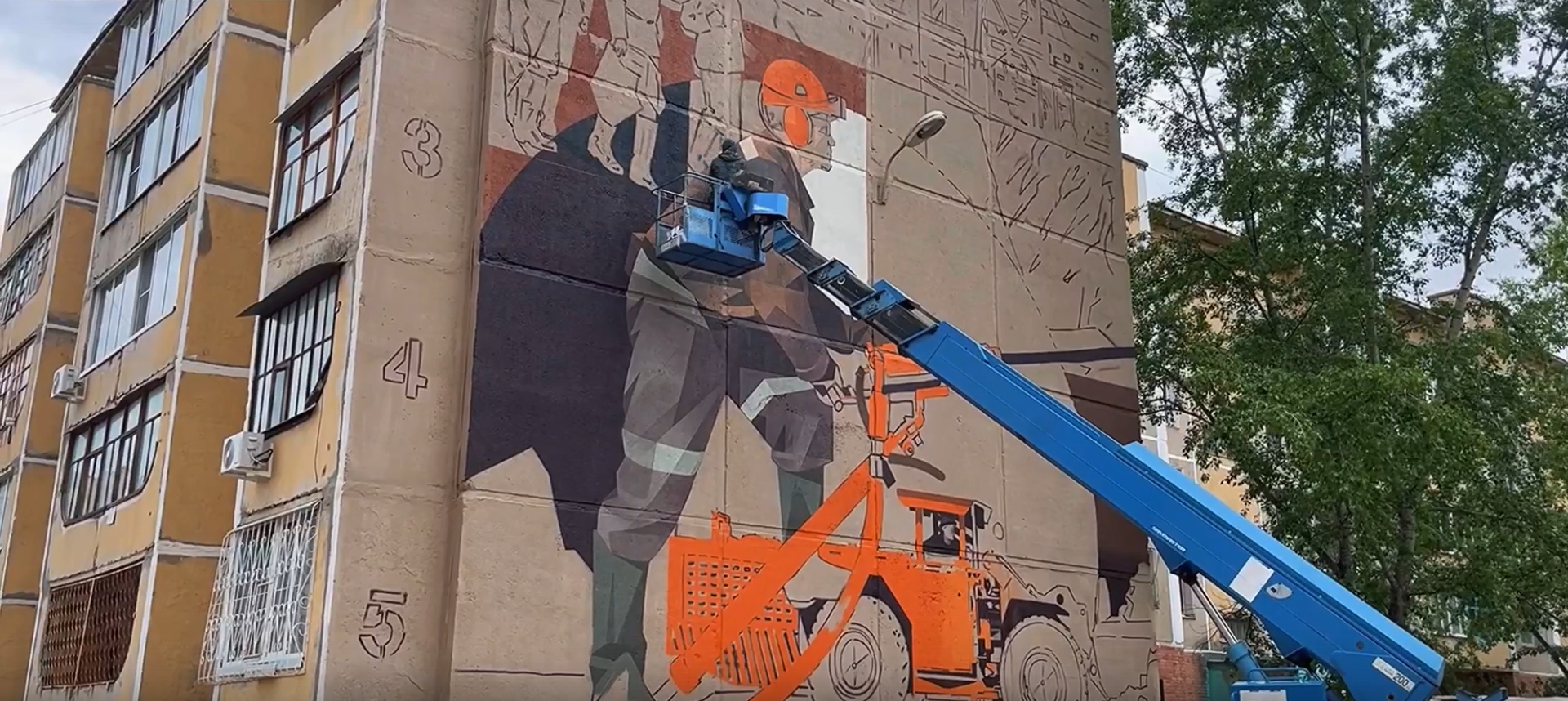 Три мурала нарисуют художники на жилых домах Краснокаменска
