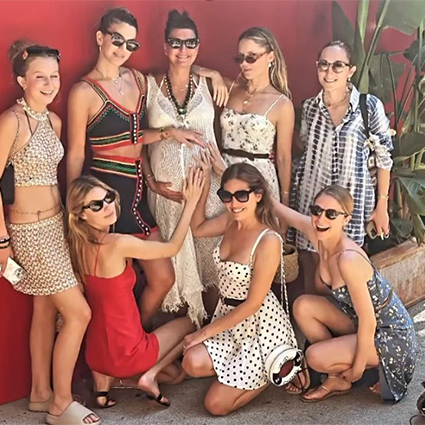 Даша Жукова отдыхает с подругами и сестрами мужа в Портофино Новости моды