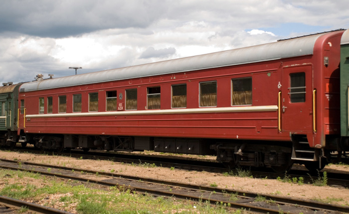Краску «железный сурик» используют только для грузовых вагонов, для пассажирских - нет / Фото: train-photo.ru