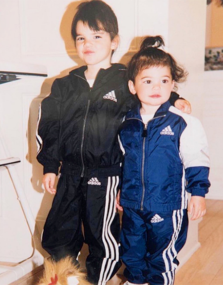 Кендалл и Кайли в детстве, фото из Instagram Кайли Дженнер